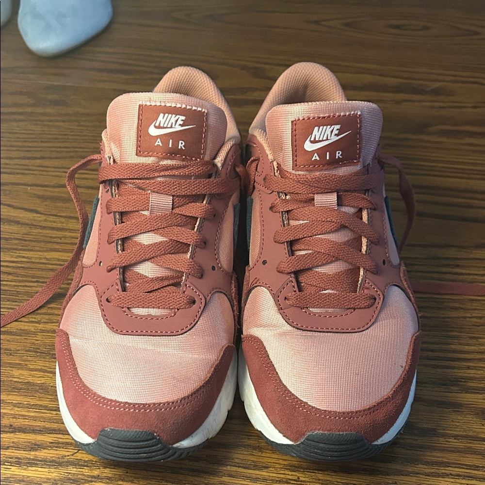 Nike Women's Sneakers - Rose and Burgundy